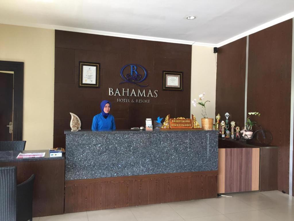 Bahamas Hotel & Resort Tanjung Pandan Exterior photo