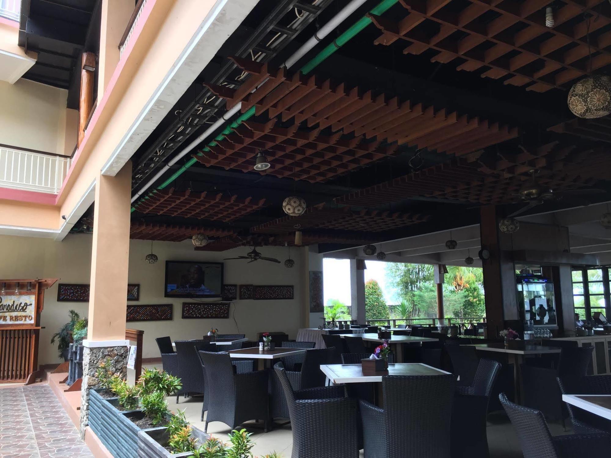 Bahamas Hotel & Resort Tanjung Pandan Exterior photo