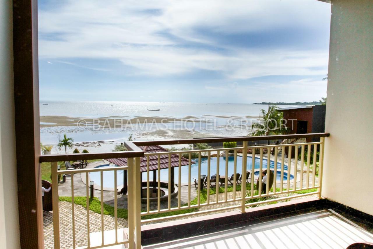 Bahamas Hotel & Resort Tanjung Pandan Exterior photo